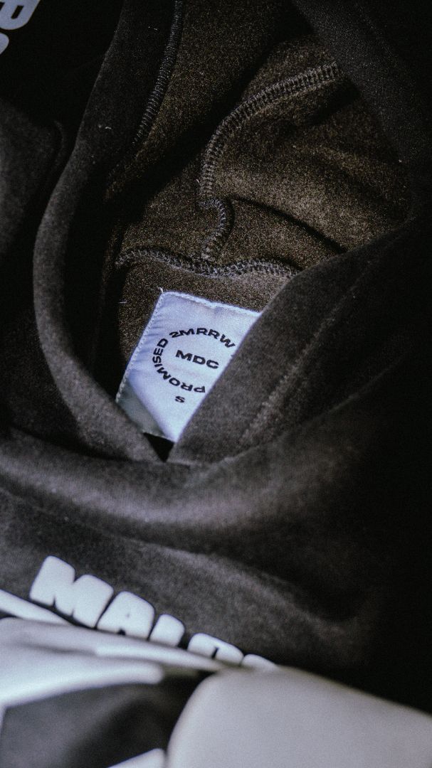 SWEAT À CAPUCHE NOIR GLOBAL