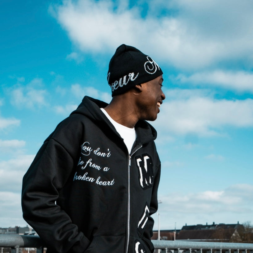 HERITAGE BEANIE BLACK & WHITE REVERSIBLE